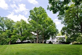 Tanglewood Manor House Bed & Breakfast