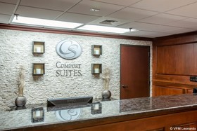 Comfort Suites Outlet Center
