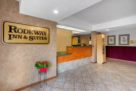 Rodeway Inn & Suites At Biltmore Square
