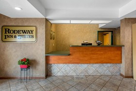 Rodeway Inn & Suites At Biltmore Square