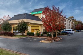 Spark by Hilton Charlotte Airport North