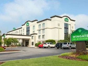 Cross Creek Inn & Suites