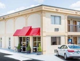 Super 8 by Wyndham Greensboro