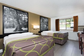 Super 8 by Wyndham Greensboro/Coliseum/Conv.