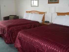 Oyster Bay Inn & Restaurant