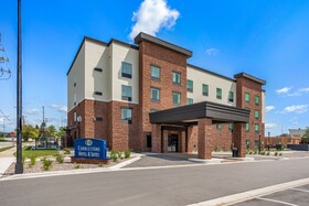 Cobblestone Hotel And Suites