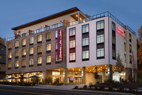 Hampton Inn & Suites Seattle Renton