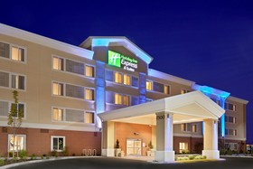 Holiday Inn Express Hotel & Suites Sumner