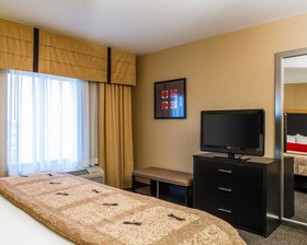 Cambria Hotel & Suites