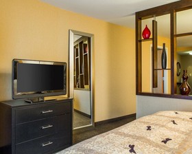 Cambria Hotel & Suites
